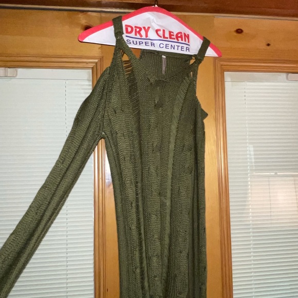 Everything is a size small and in perfect condition $75 for all - Picture 12 of 16